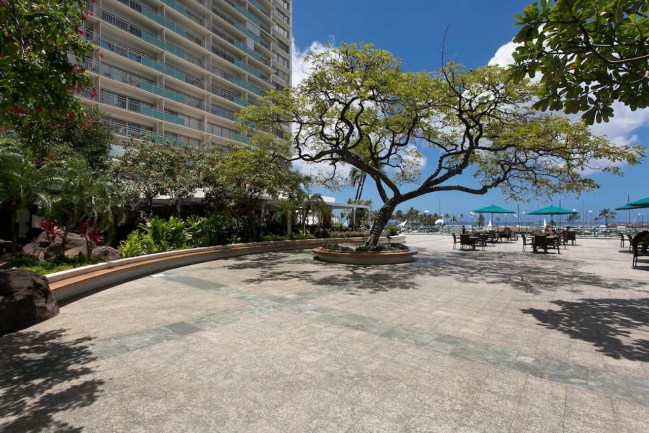 Ilikai Apt 302 - Spacious Studio With Stunning Ocean & Harbor Views Honolulu Exterior foto